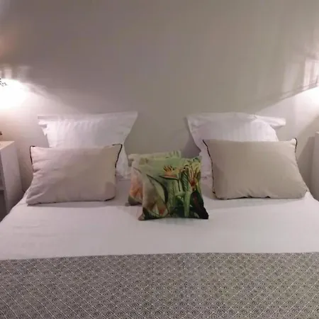 Sejour Avec Piscine - Petit-dejeuner A La Demande - 20 Minutes De L'espagne - Le Palace Climatise Apartment