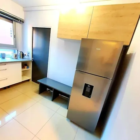 Apartment Sejour Avec Petit-dejeuner A La Demande Et Piscine A 20 Minutes De L'espagne A Le Palace Climatise