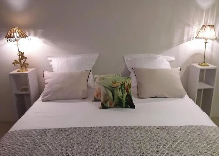 Sejour Avec Piscine - Petit-dejeuner A La Demande - 20 Minutes De L'espagne - Le Palace Climatise Apartament