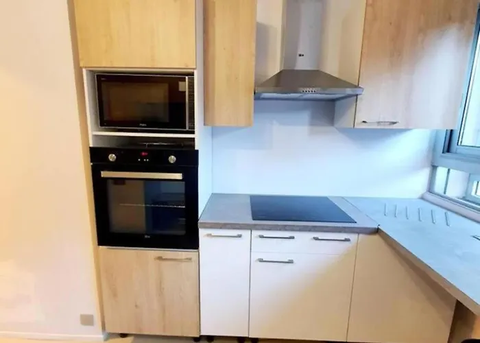 Sejour Avec Piscine - Petit-dejeuner A La Demande - 20 Minutes De L'espagne - Le Palace Climatise