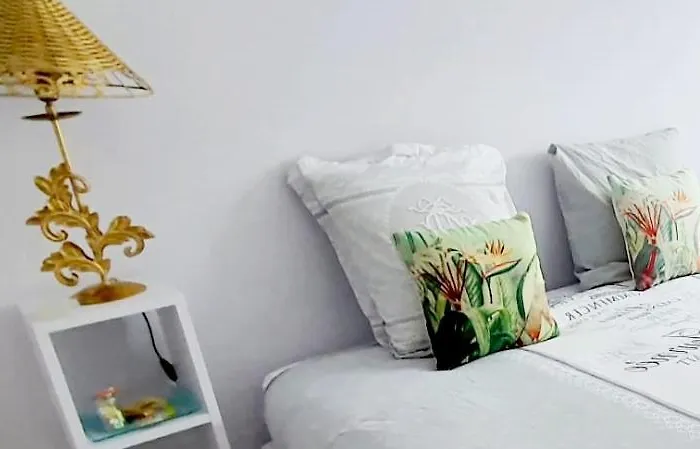 Apartament Sejour Avec Piscine - Petit-dejeuner A La Demande - 20 Minutes De L'espagne - Le Palace Climatise *