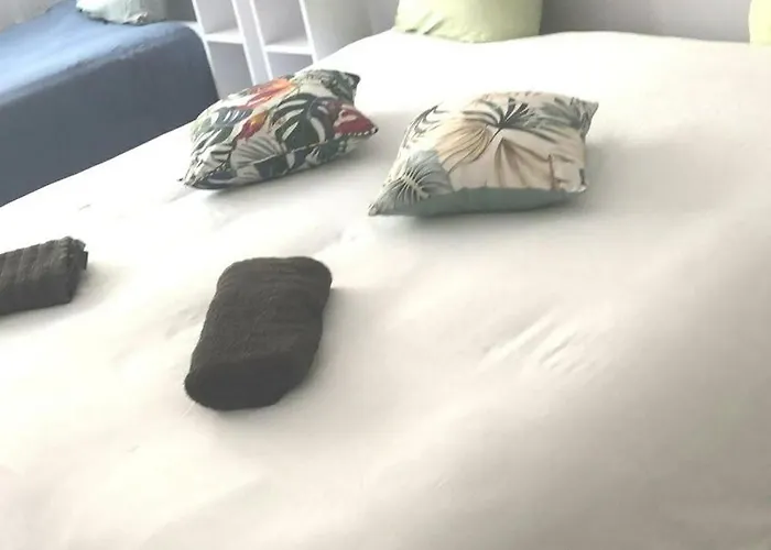 Sejour Avec Piscine - Petit-dejeuner A La Demande - 20 Minutes De L'espagne - Le Palace Climatise *