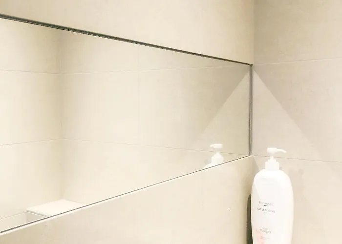 Sejour Avec Piscine - Petit-dejeuner A La Demande - 20 Minutes De L'espagne - Le Palace Climatise