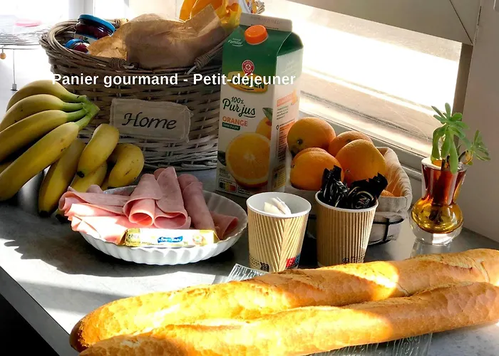 Sejour Avec Piscine - Petit-dejeuner A La Demande - 20 Minutes De L'espagne - Le Palace Climatise Apartament